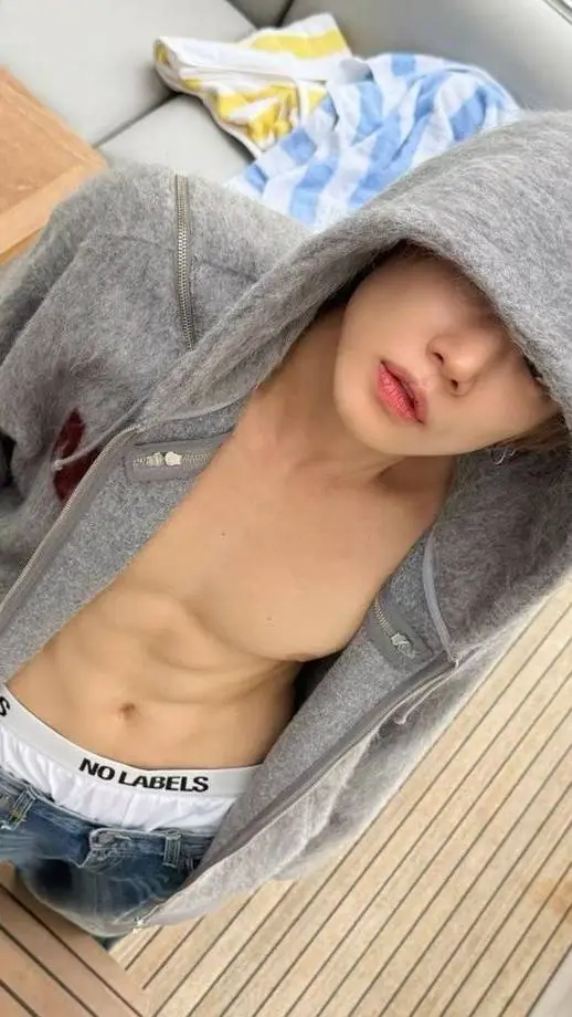 ai character: Choi Yeonjun - TXT background