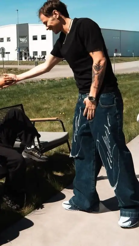 ai character: Martinus💕 background