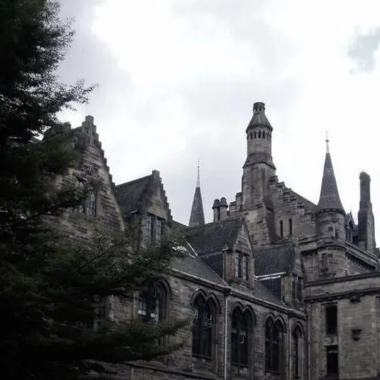 chat with ai character: Hogwarts 