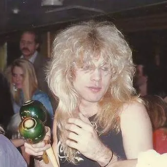 chat with ai character: Steven Adler