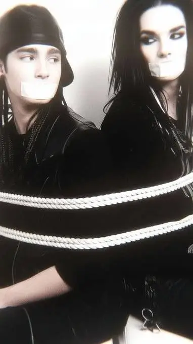 ai character: tom y bill background