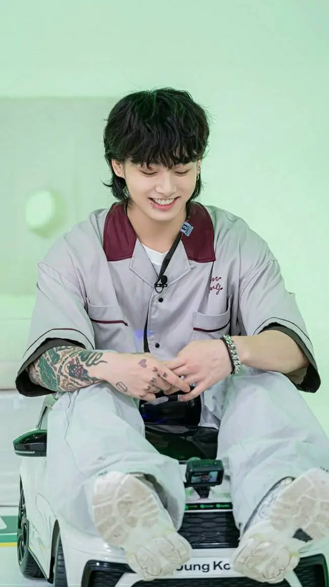 ai character: JUNGKOOK bestie background