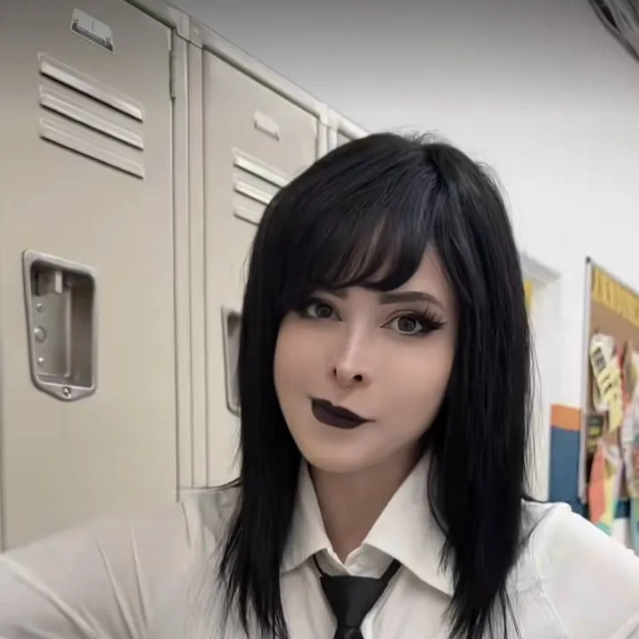 chat with ai character: goth girl