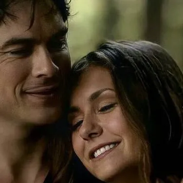 chat with ai character: Damon et Elena