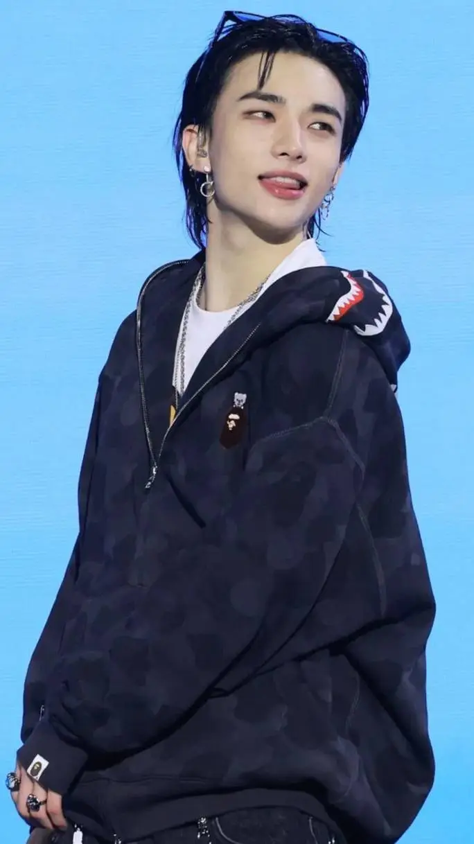 ai character: Hyunjin  background