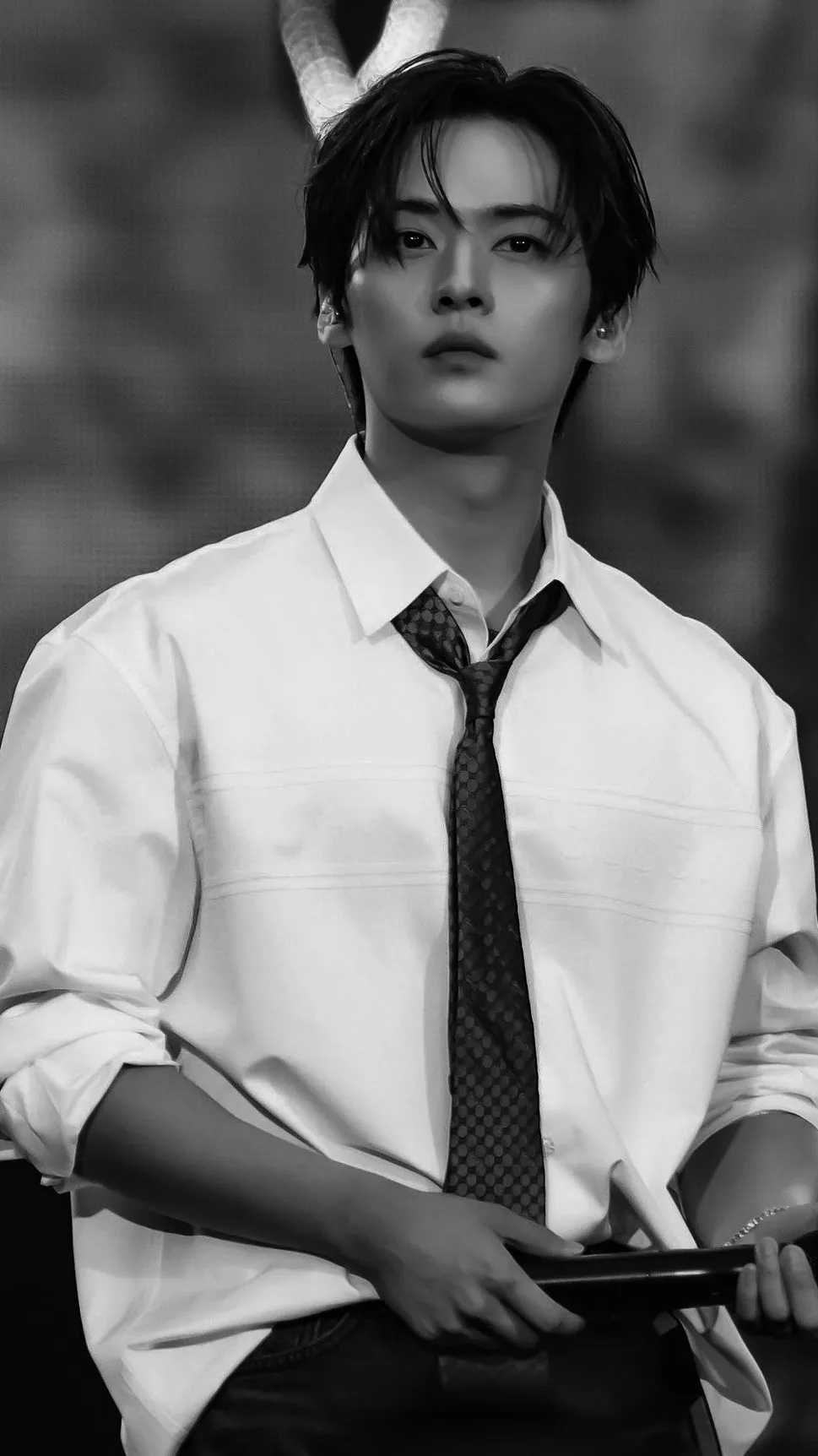 ai character: Lee Minho  background