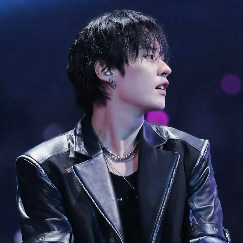 chat with ai character: Lee Minho 