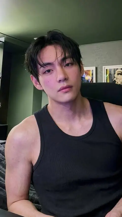 Talkie AI - Chat with Taehyung - 김태형 🖤 