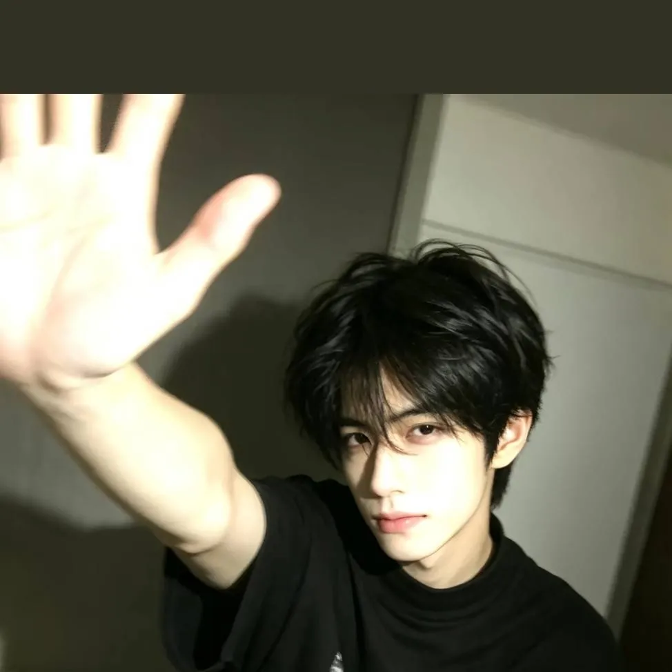 chat with ai character: 顾哲
