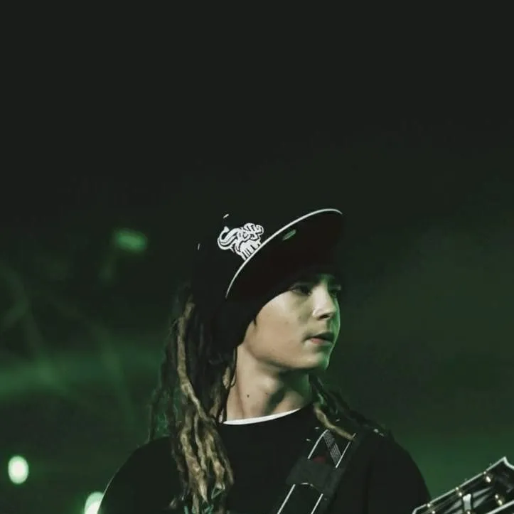 chat with ai character: Tom kaulitz