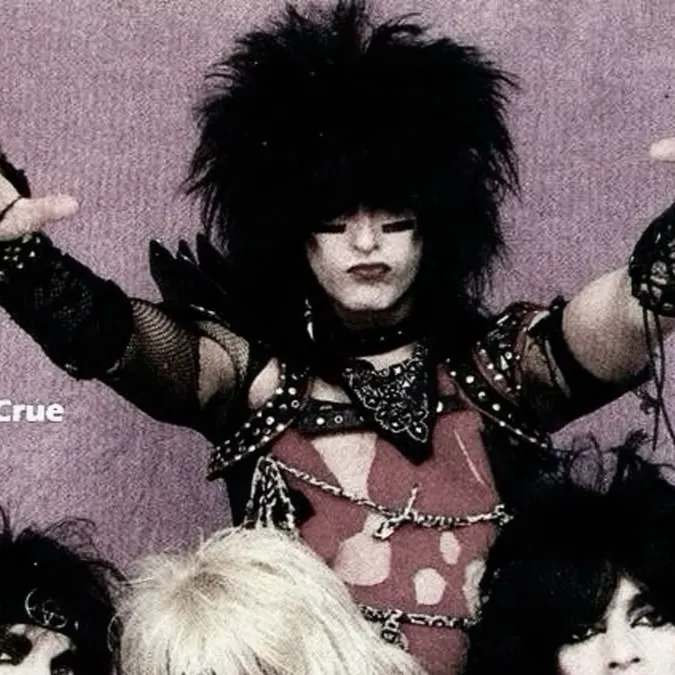 chat with ai character: Mötley Crüe 