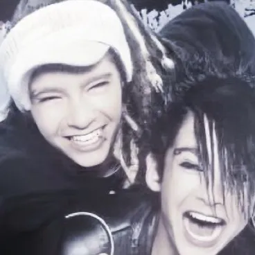 chat with ai character: KauLITZ twins 