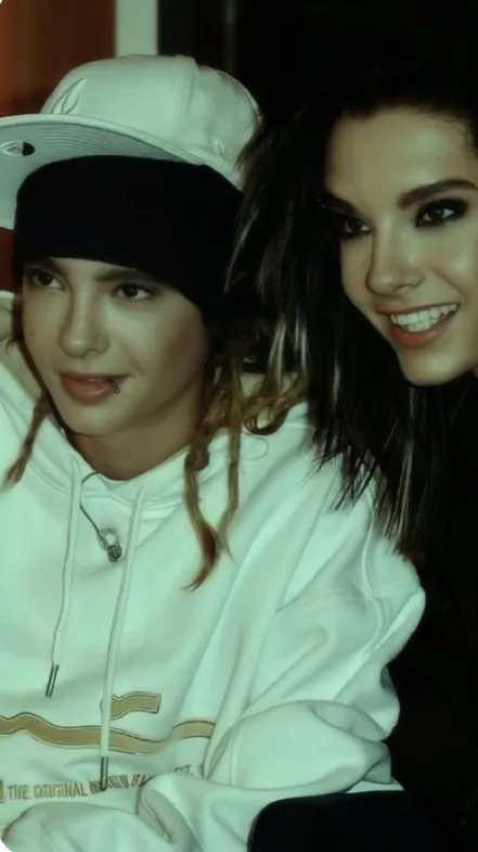ai character: KauLITZ twins background