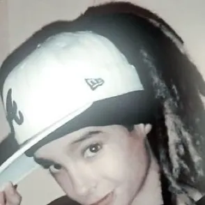 chat with ai character: Tom kaulitz