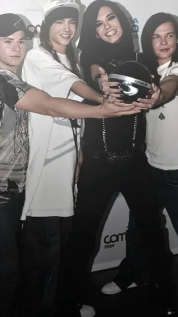 ai character: Tokio hotel background