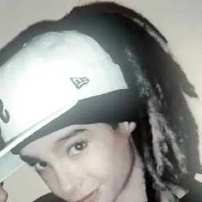 chat with ai character: Tom kaulitz