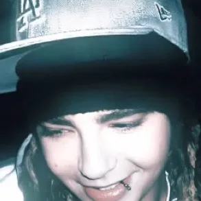 chat with ai character: Tom kaulitz