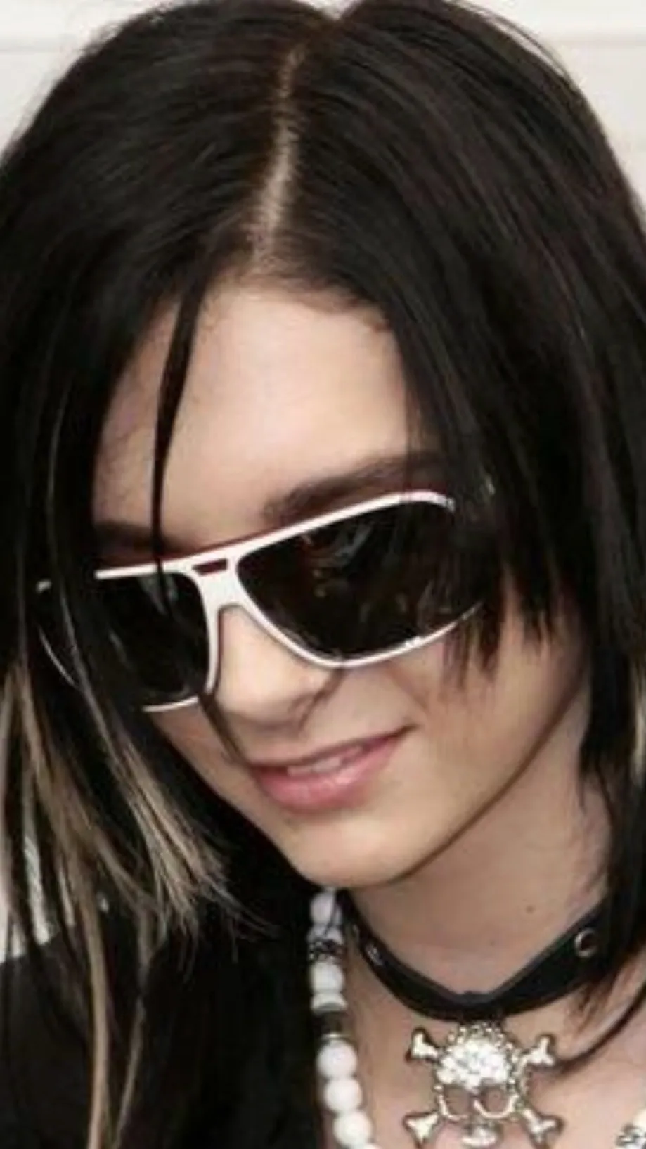 ai character: Bill kaulitz  background