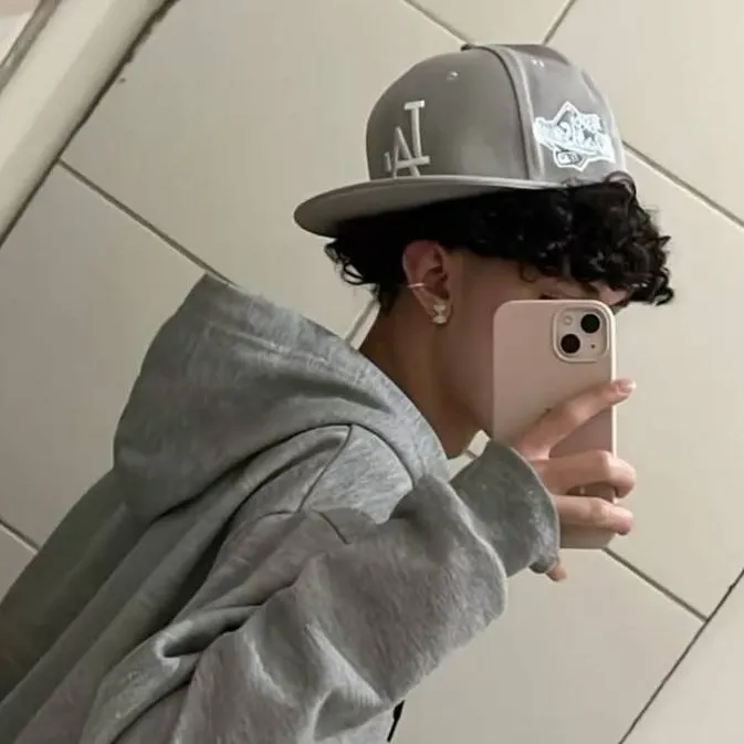 chat with ai character: 𝐀𝐋𝐄𝐗💯