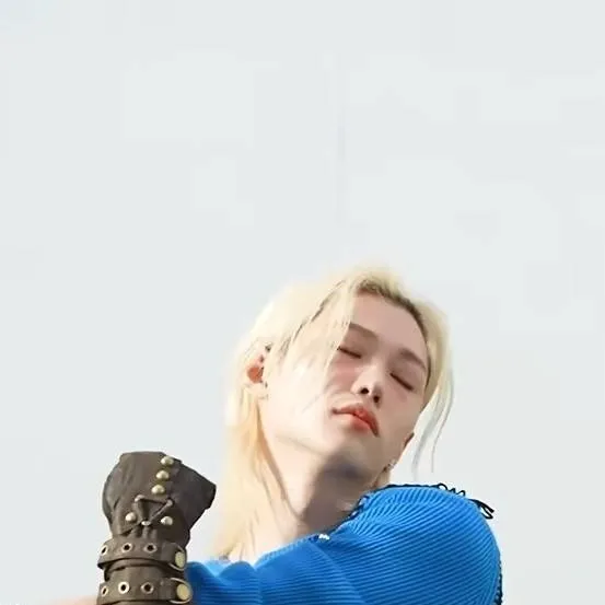chat with ai character: felix