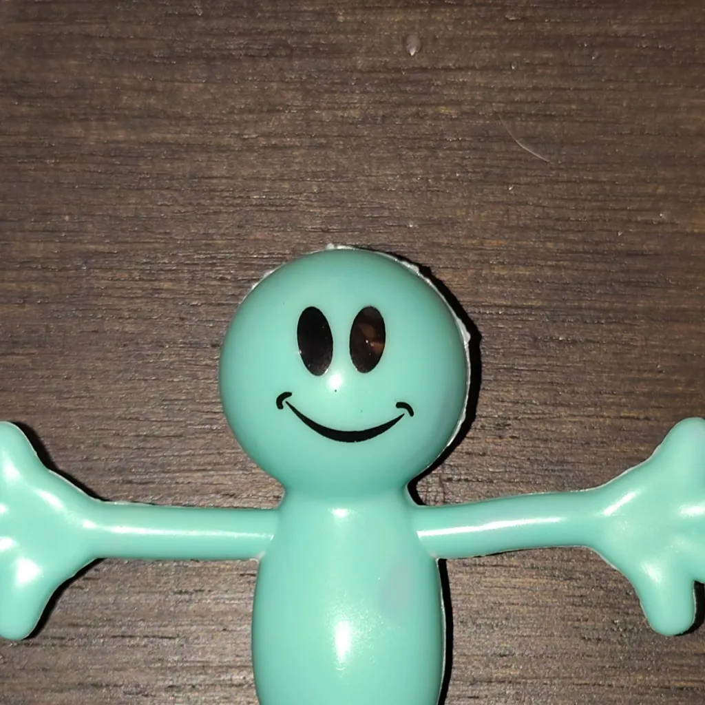 chat with ai character: Bendy guy