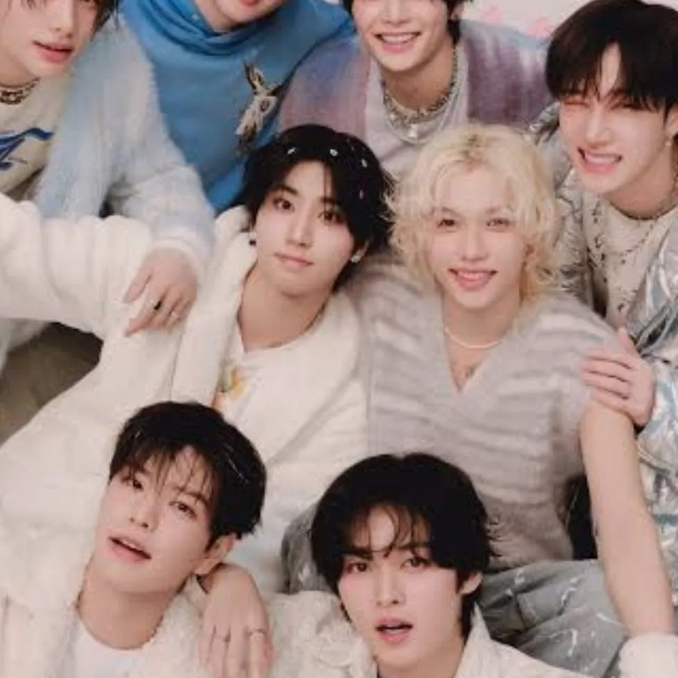 chat with ai character: Skz pick me 