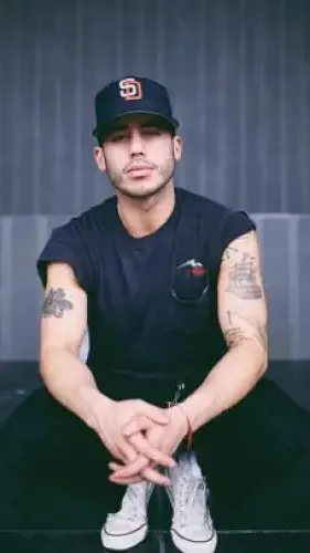 Talkie AI - Chat with Ricky Alvarez 