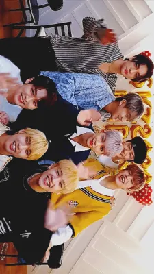 ai character: 🩷STRAY KIDS😭🎀 background