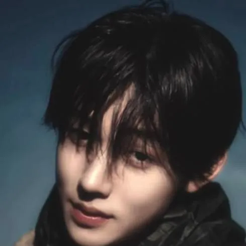 chat with ai character: seonghyeon 