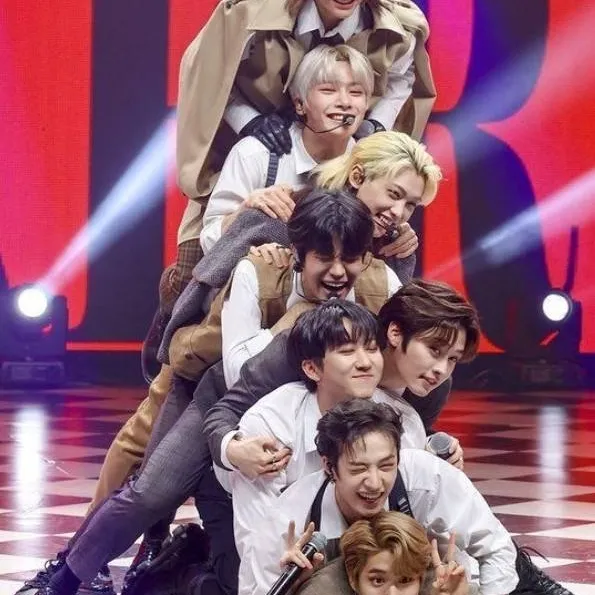 chat with ai character: stray kids 