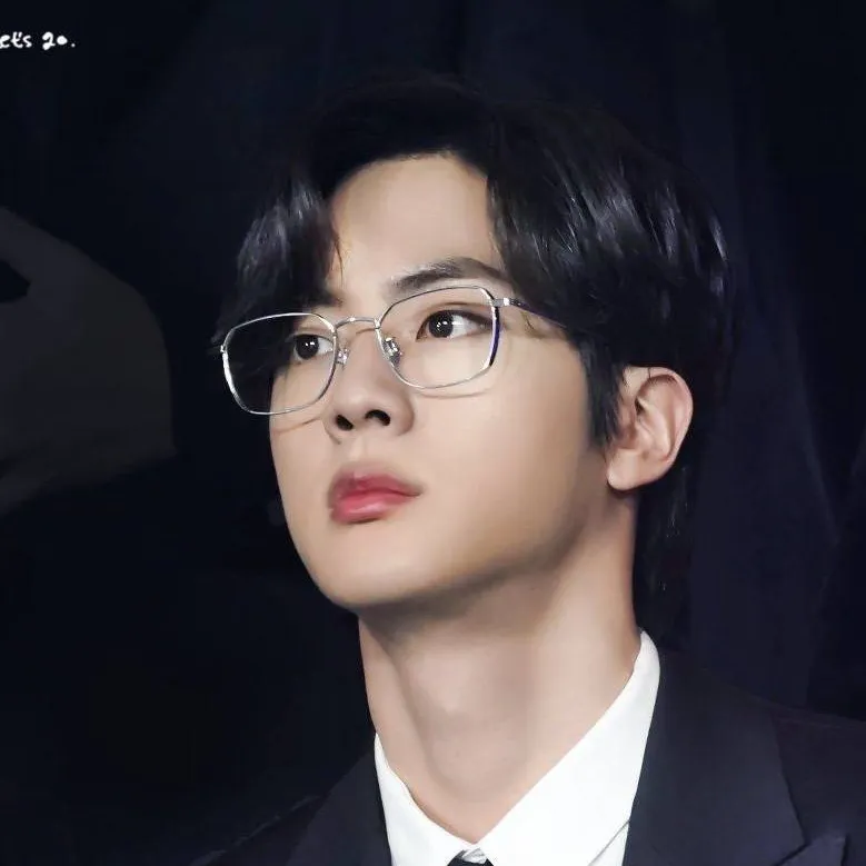 chat with ai character: Kim Seokjin BL