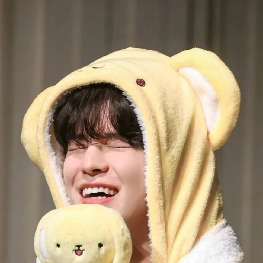 chat with ai character: SKZ🩷🩵