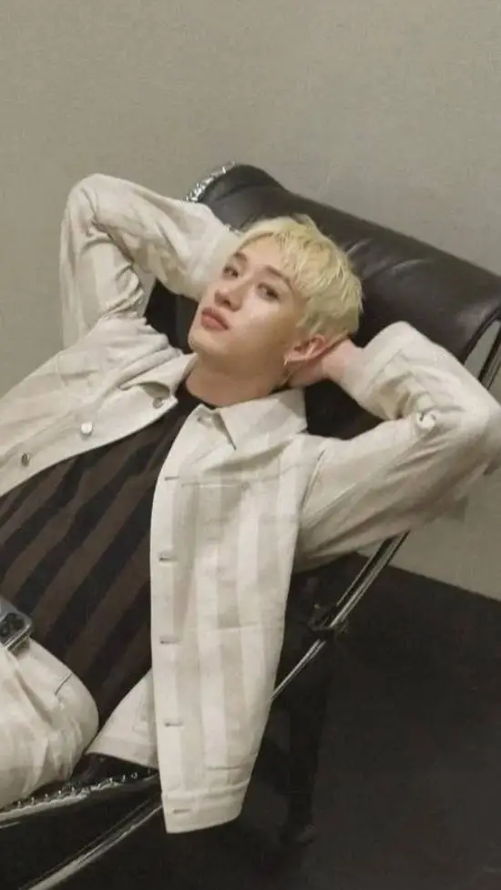 ai character: SKZ(muhahaha)  background