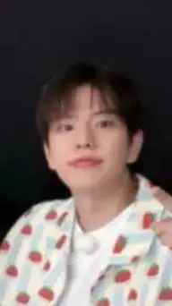 ai character: SKZ🐝 background