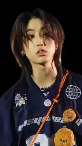 ai character: HANNIEEE😭😭 background