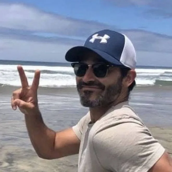 chat with ai character: Tyler hoechlin 
