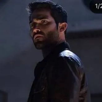 chat with ai character: Tyler hoechlin 