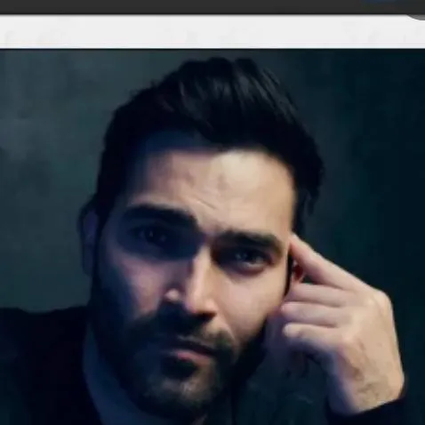 chat with ai character: Derek hail 