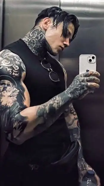 ai character: Aaron  background