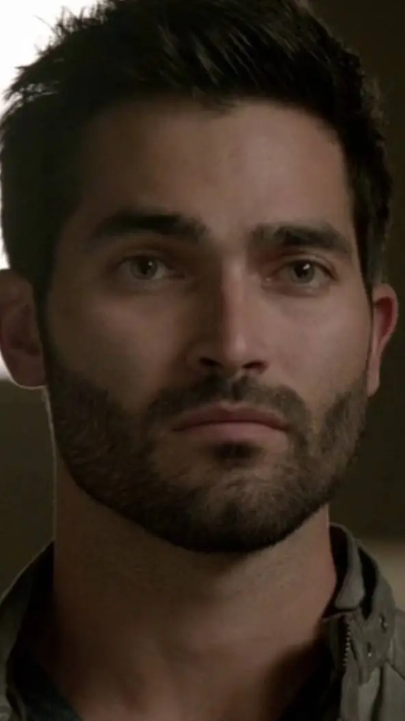 Talkie AI - Chat with Derek hale