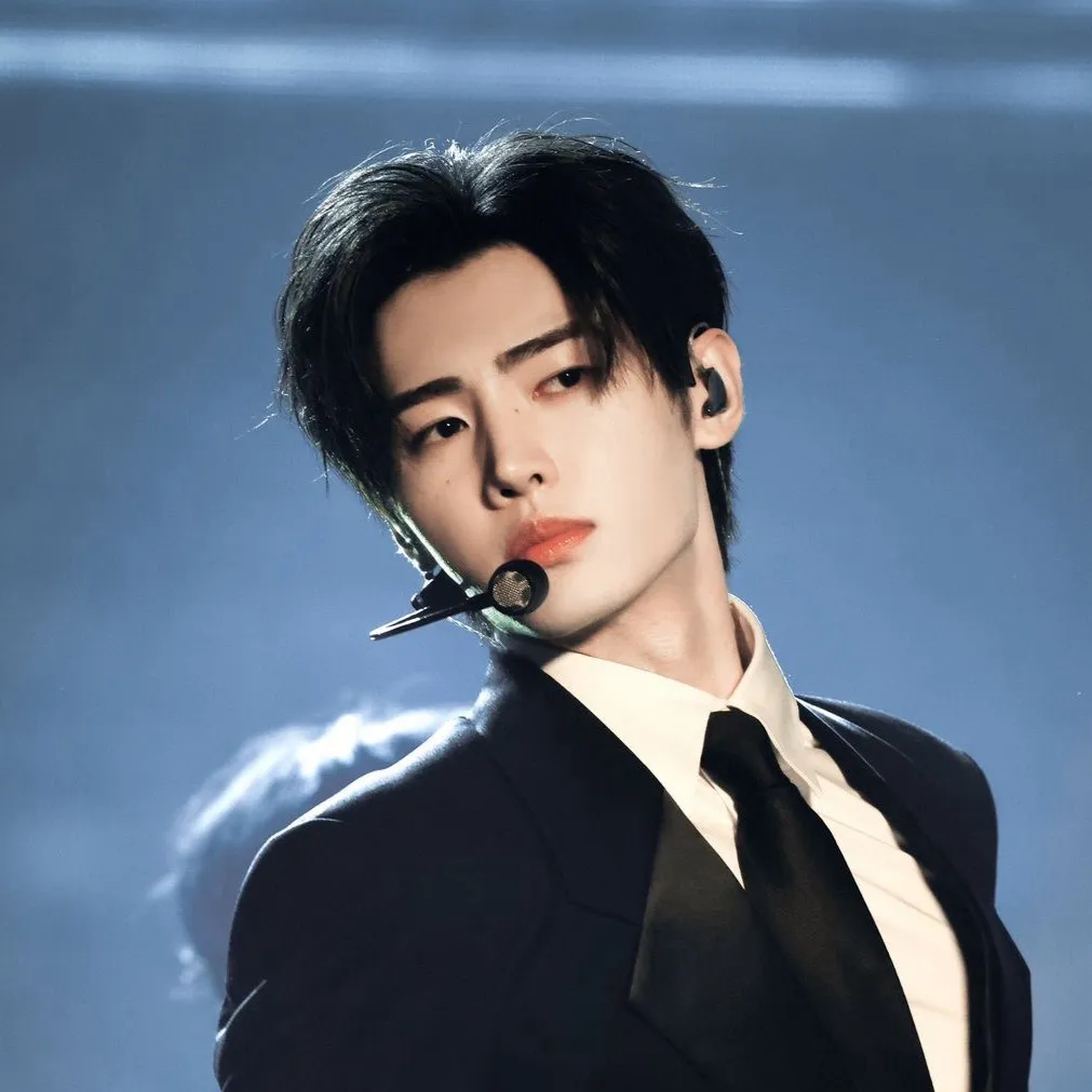 chat with ai character: Sunghoon