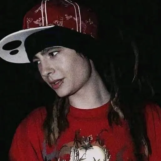 chat with ai character: Tom Kaulitz
