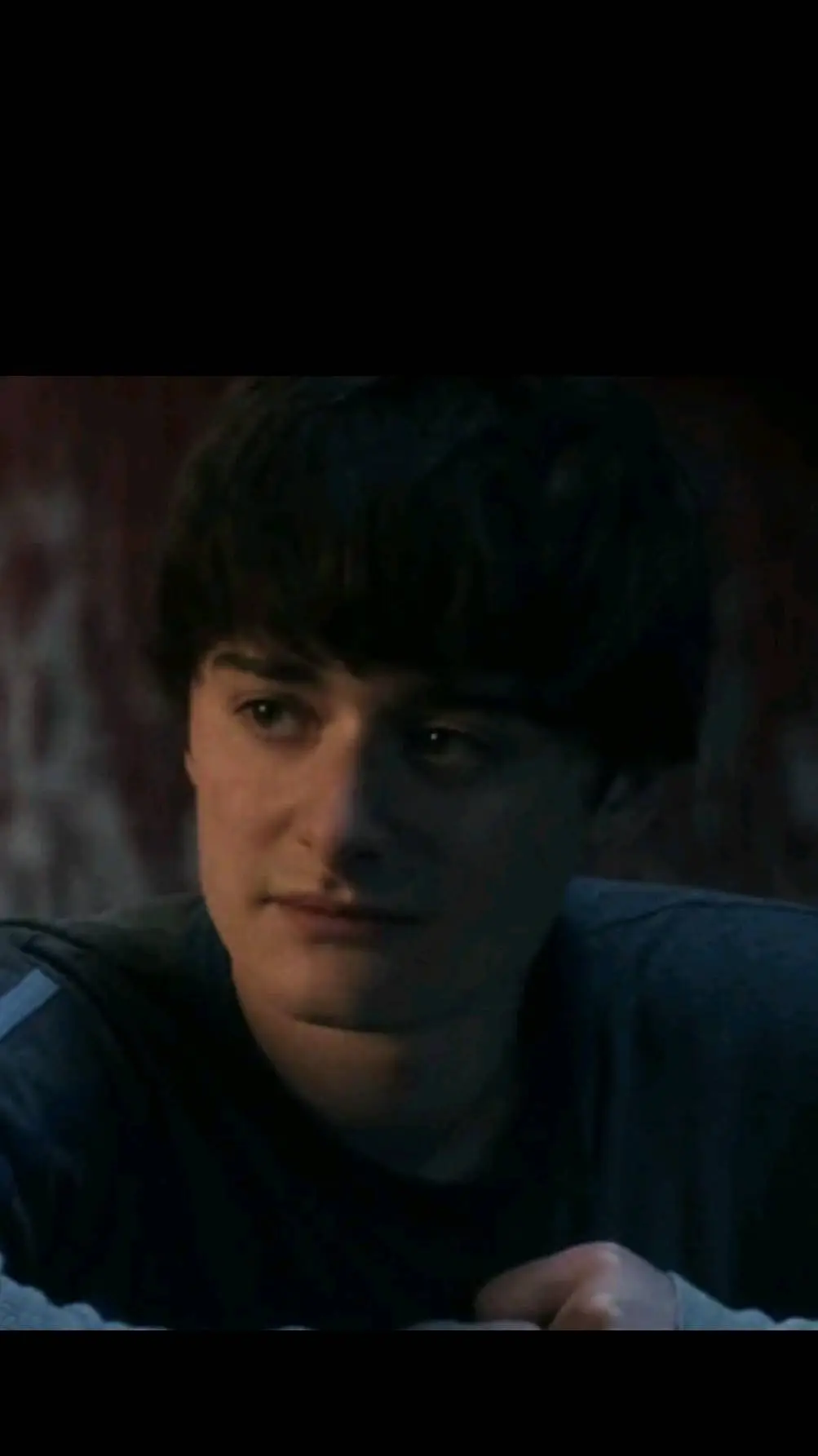 ai character: Noah schnapp background