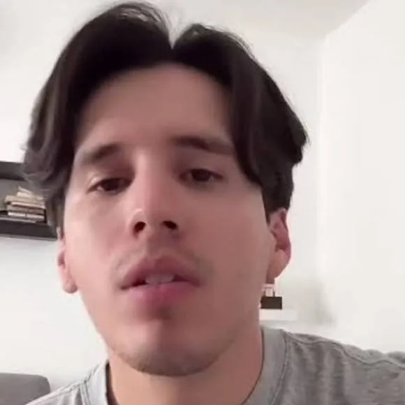 chat with ai character: Arturo 