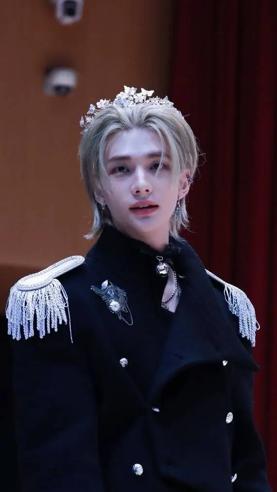 ai character: Hyunjin  background