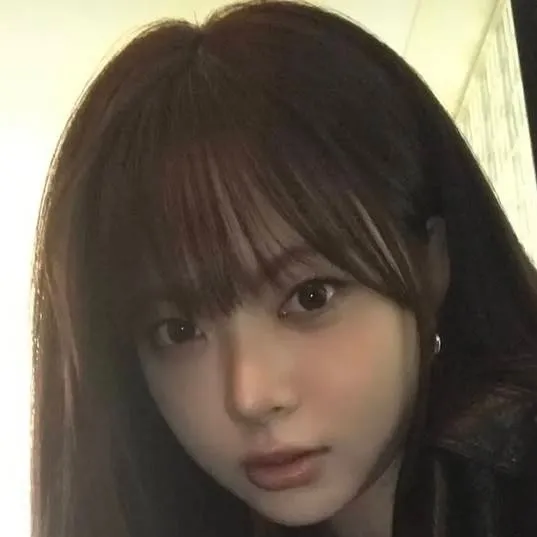 chat with ai character: Hong Eunchae 
