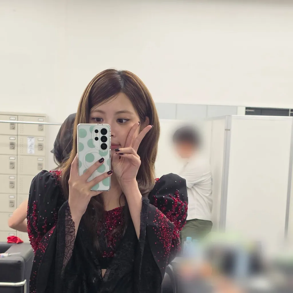 chat with ai character: Hong Eunchae 