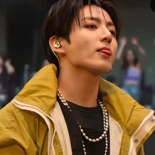 chat with ai character: jungkook.