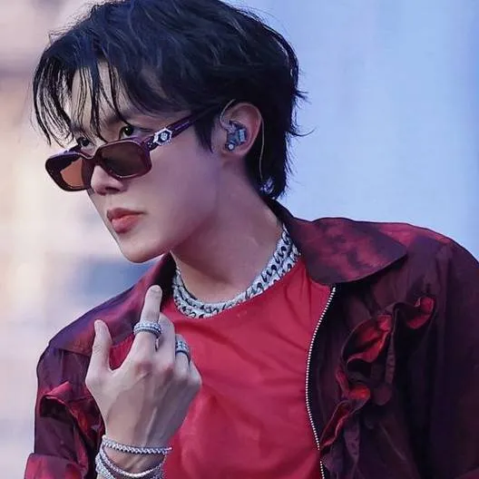 chat with ai character: j hope