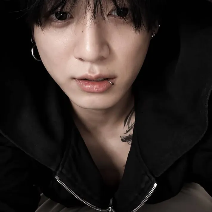 chat with ai character: jungkook🐰